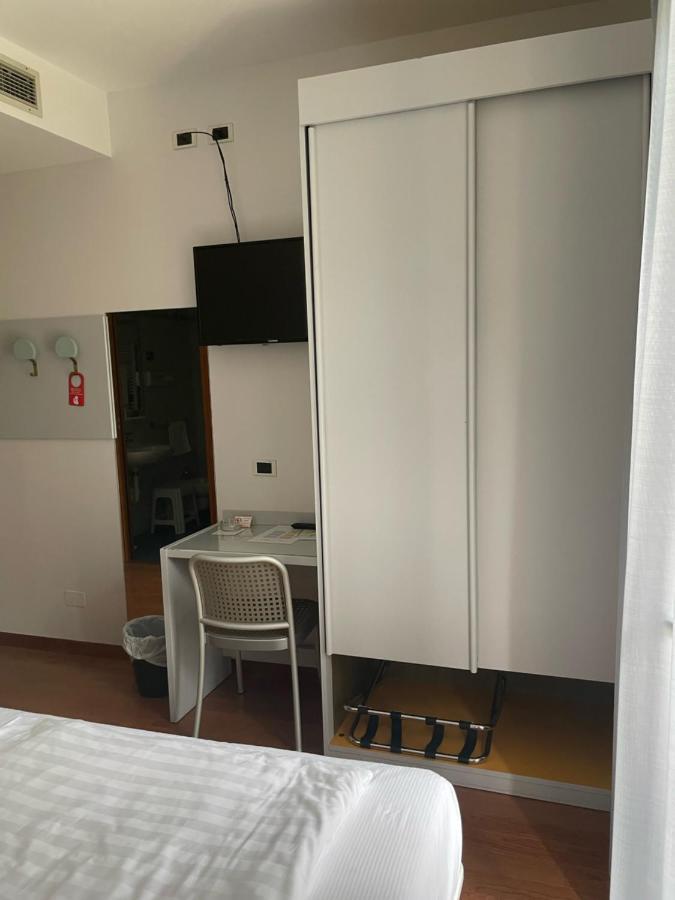 Hotel Al Caval Torri Del Benaco Extérieur photo