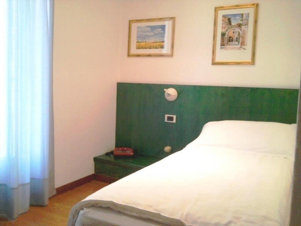 Hotel Al Caval Torri Del Benaco Extérieur photo